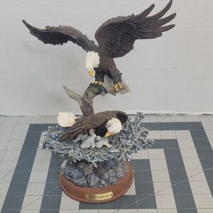 Bradford Exchange Nature's Protectors Bald Eagle Figurine Wildlife Sculpture